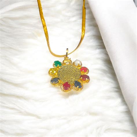 Navratna Shri Yantra Locket – gurupujan – GuruPujan
