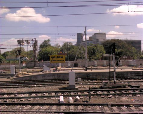 Pune Railway Station Local Train 的图像结果