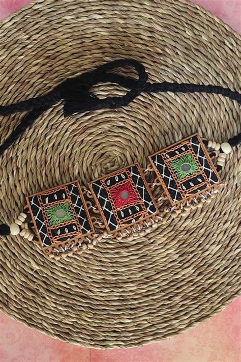 WHE Hand Embroidered Multicolor Choker – Okhaistore