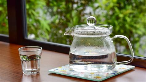 manfaat minum air hangat untuk wajah