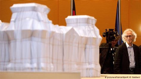 American Bulgarian Artist Christo, Famous for Wrapping Buildings ...