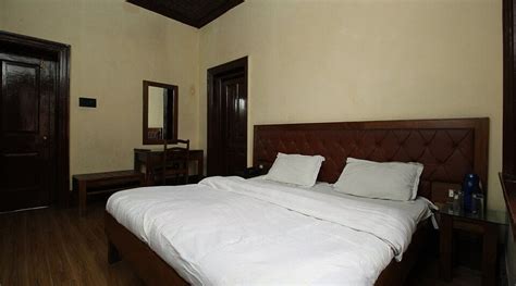 LOKNATH BIBAH BHAWAN AND LODGE (Naharbari Grant) - Hotel Reviews ...