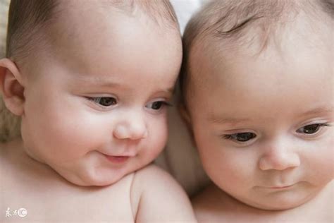 女双胞胎起名的方法有哪些,给双胞胎女孩起名子
