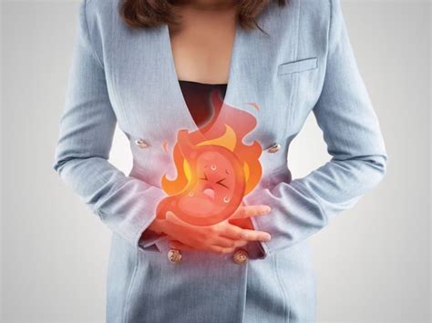 Stomach chest burning after eating Know causes and solutions ...