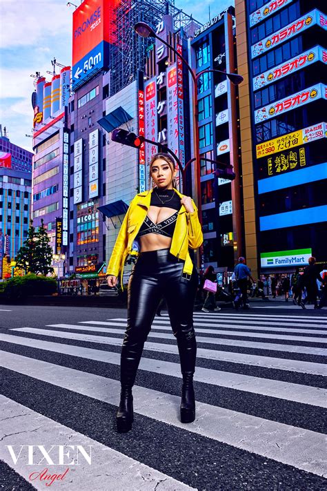 VIOLET MYERS — Vixen