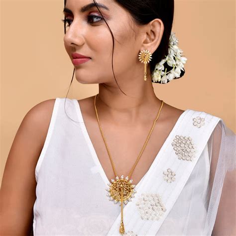 Nazakat Aara Necklace Set – VOYLLA