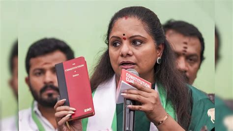 ಅಮಾನತುಗೊಂಡ ಬೆನ್ನಲ್ಲೇ ಎಂಎಲ್‌ಸಿ ಸ್ಥಾನಕ್ಕೆ ರಾಜೀನಾಮೆ ನೀಡಿ ತಂದೆಯ ಪಕ್ಷಕ್ಕೆ ...