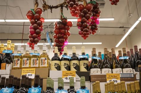 Early wine sale access, Grocery Outlet (920 N. Ventura Rd., Oxnard, CA ...