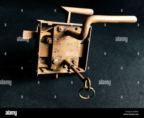 How to Open a Rusty Lock 的图像结果