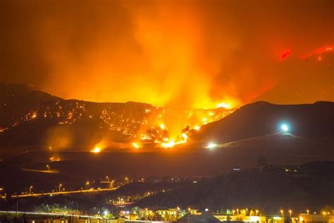 Night long exposure photograph of the Santa Clarita wildfire - CMBG3 Law
