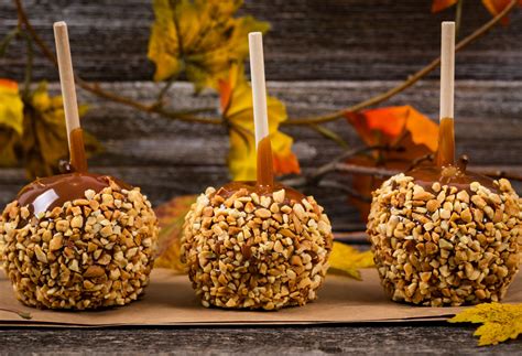 How to Make Caramel Apples - Robinette's Apple Haus & Winery