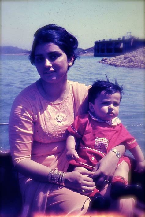 Adnan Sami Mother Death: सिंगर अदनान सामी के सिर से उठा मां का साया, 77 ...