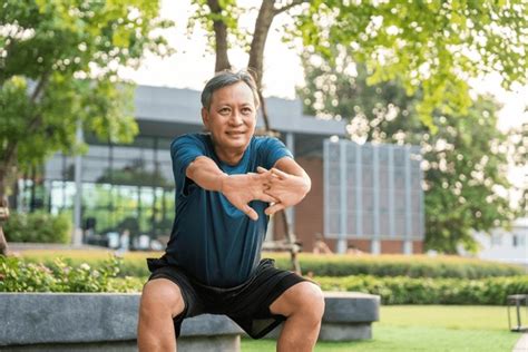 Old Person Running 的图像结果