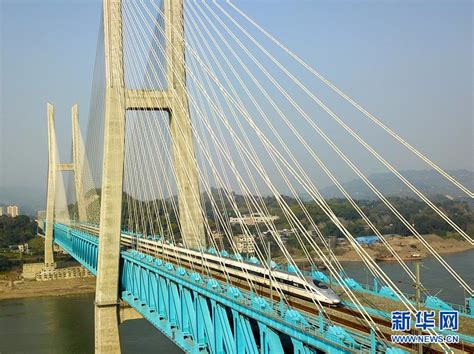 世界首座双层六线钢桁梁铁路斜拉桥在渝落成-浙江在线