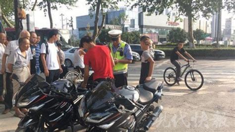 上海老人故意推倒摩托车后续，老人已经被逮捕，网友表示肯定要推_车主_家人_维权
