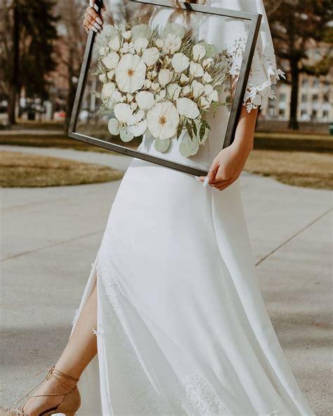 All Of The Actually Attractive Ways To Preserve Your Wedding Bouquet ...