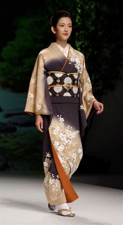 Kimono 6: Yukiko Hanai designed Spring/Summer 2012 Collection. Tokyo ...