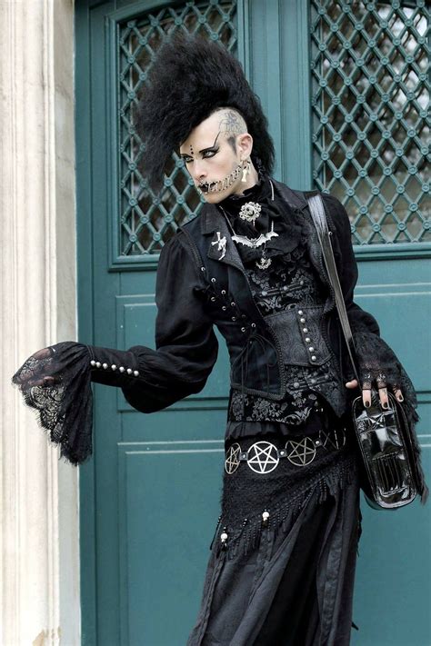 Pin by Laurie Angel (Gothic Raider An on Van Hitman | Deathrock fashion ...