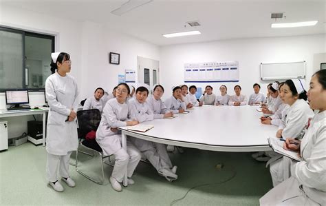 内科护理系统举行护理教学查房-护理动态-护理园地-河南大学第一附属医院