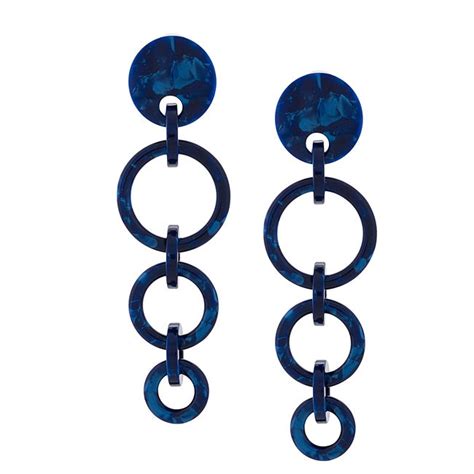 12 weekend essentials fashion girls swear by | Vogue India