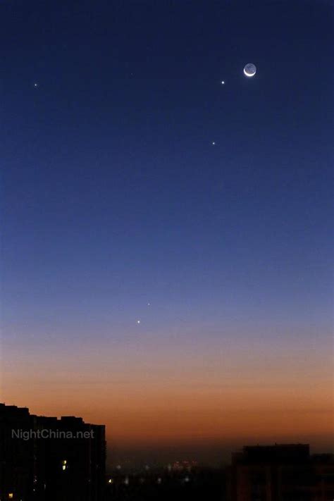 凌晨，日出前的东方，金星、轩辕十四、火星 - 每日头条