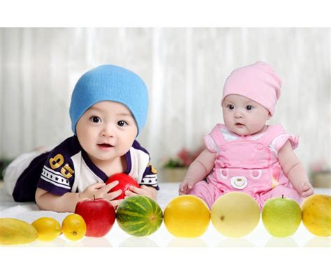 Child's Love - Cute Boy And Girl - Baby Posters | OshiPrint.in