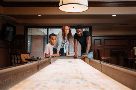 Ann Arbor Hotel with Indoor Pool & Breakfast | Ann Arbor Regent