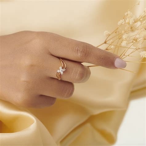 Buy Stylish Diamond Solitaire Rings For Men & Women Online | Tanishq