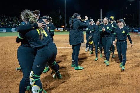 Oregon-Liberty softball: How the Ducks sealed Super Regional win