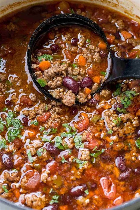 The Best Easy Chili Recipe (VIDEO) - Valentina's Corner