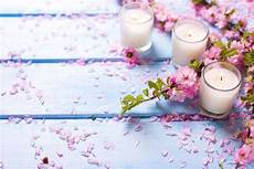 immagini candele e fiori candele e fiori di rosa di foto stock 169 daffodil immagini candele e fiori candele e fiori di rosa di foto stock 169 daffodil