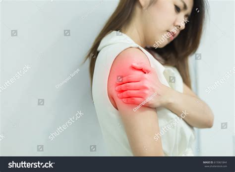 Woman Pain Shoulder Upper Arm Ache Stock Photo 615961844 | Shutterstock