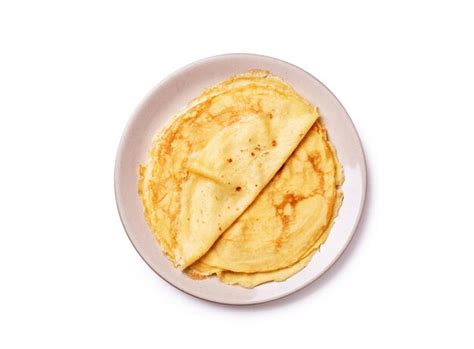 Crepes on plate with clipping path | Premium Photo