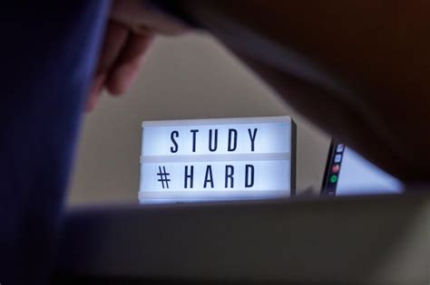 Study Hard Table 的图像结果