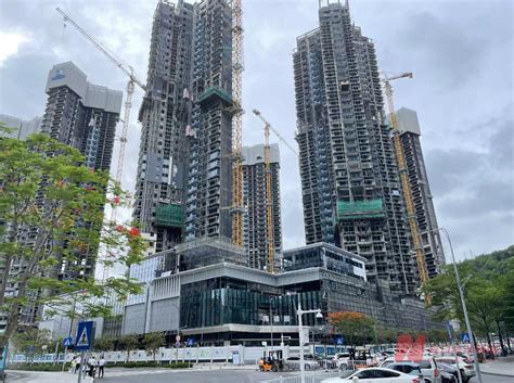 深圳10万元+楼盘时隔5个月再入市：与周边二手房价差巨大，买一套最多可赚上千万 | 每日经济网