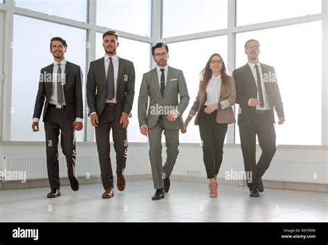 Business Team Walking 的图像结果