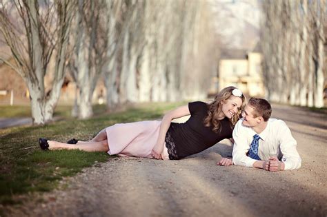 Cute Couples Poses Images 2024 - FinetoShine