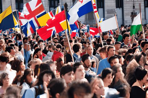 Europe People 的图像结果