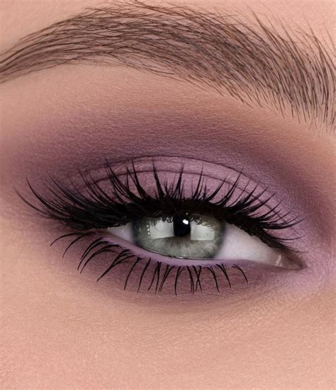 Pin by Stacy Ethridge on Makeup! | Purple eye makeup, Eye makeup ...