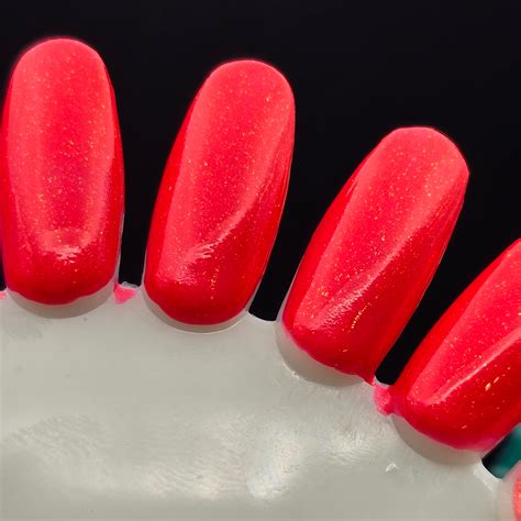 WHOOPSIE DAISIES – Victorian Varnish