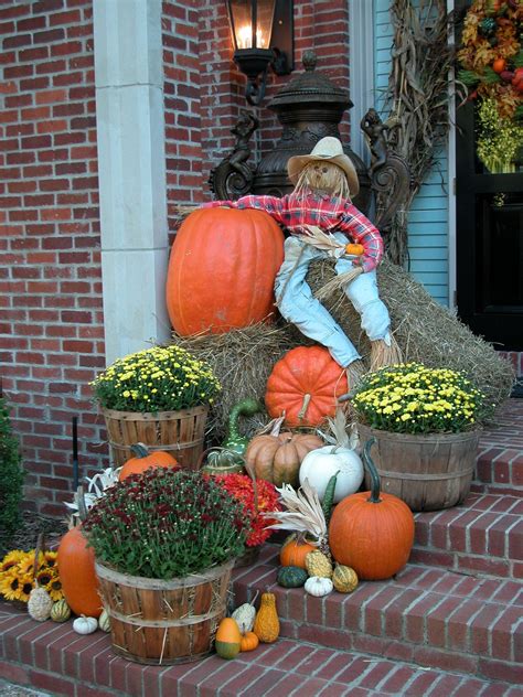 10+ Front Yard Fall Decorations