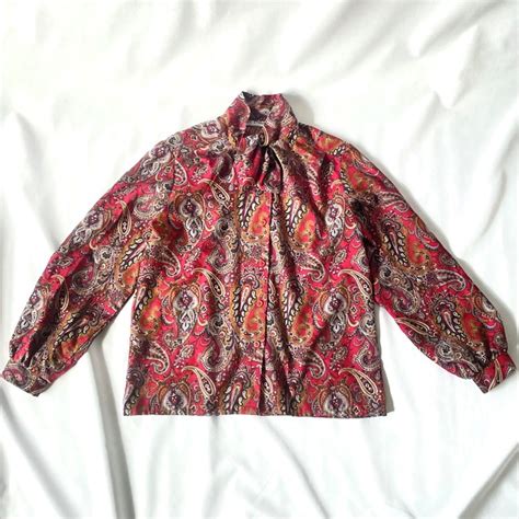 Burgundy red paisley pattern ribbon tie blouse リボンタイブラウス | &Dorothy ...