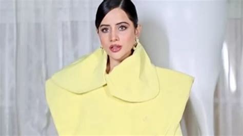 Urfi Javed ने इस बार जो पहना उसे देखकर आप भी बार-बार मलेंगे अपनी आंखें ...