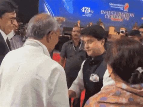 'Scindia like son', says Digvijaya Singh on stage sharing: Clarifies it ...