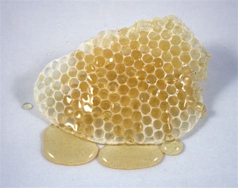 Lose the Sugar in Your Recipes: How to Replace It With Honey