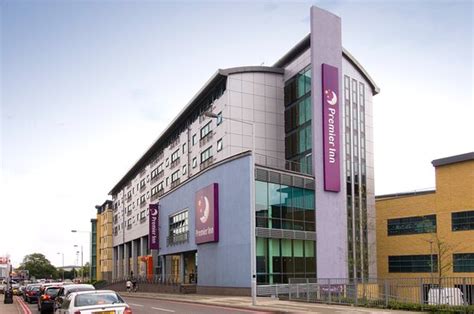 PREMIER INN LONDON WIMBLEDON SOUTH HOTEL - Hotel Reviews, Photos, Rate ...
