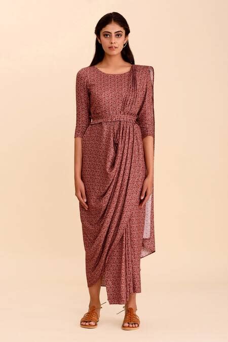 Buy Red Rayon Slub Printed Floral Motifs Round Dhruva Pre-draped Saree ...