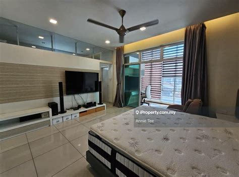 Middle room for rent at Koi Tropika Condominium – Roomz.asia