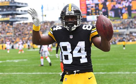 Antonio Brown posts photo of No. 84 49ers jersey with Jerry Rice ...