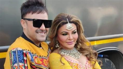 After Rakhi Sawant accuses ex-hubby Ritesh of hacking her accounts ...